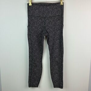 Athleta women’s black white ultimate stash textured 7/8 tight leggings sz Small